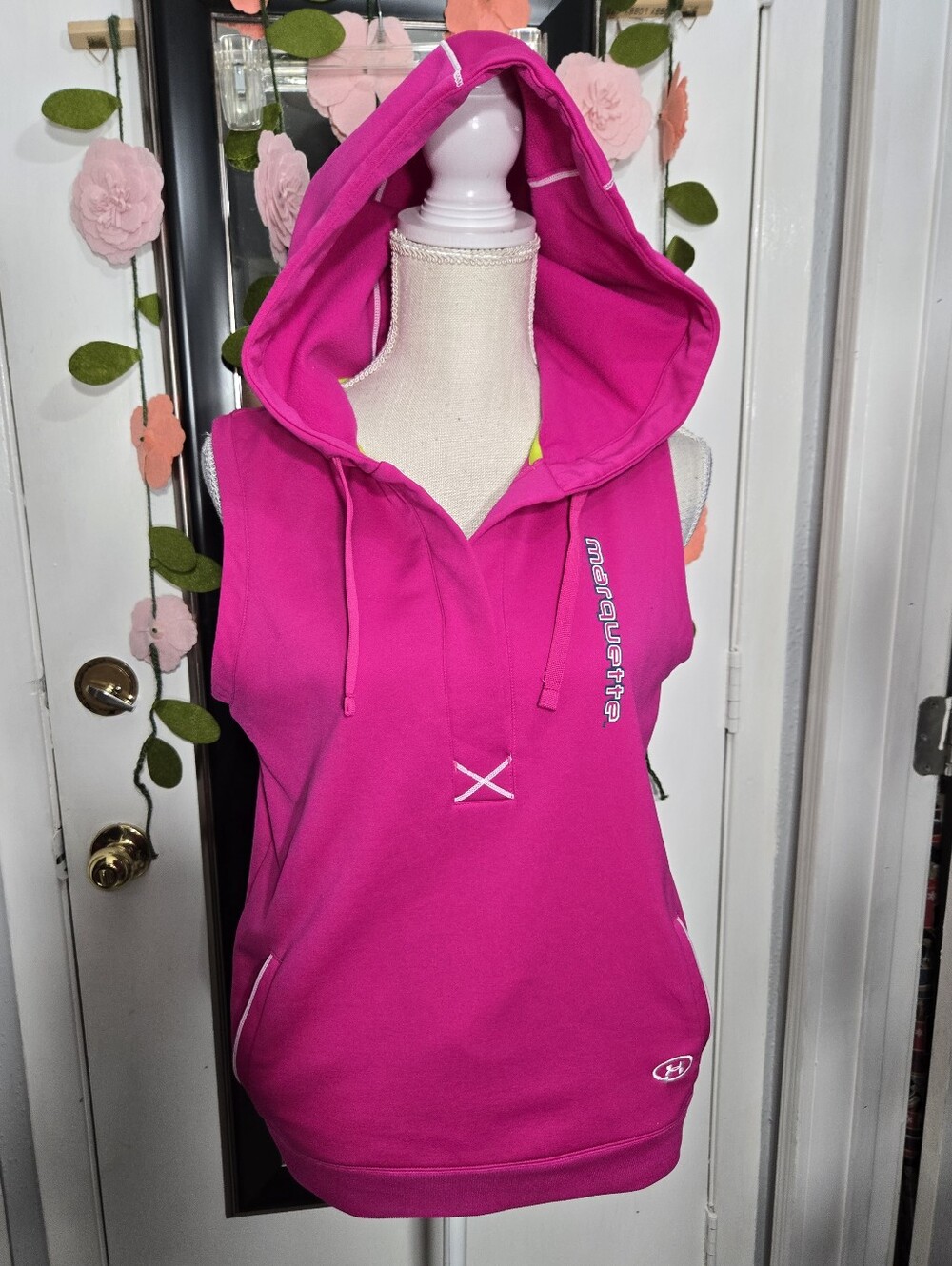 Under Armour Women's Sleeveless Pullover Hoodie Vest Sz Marquette Logo